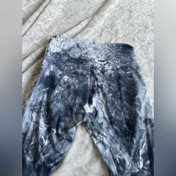 Barely worn Lululemon Tights - Picture 1 of 4